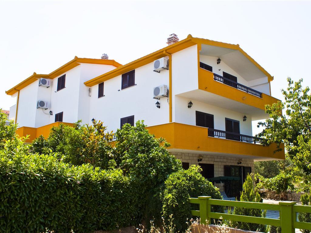 Apartments Villa Annika Slatine Exteriör bild